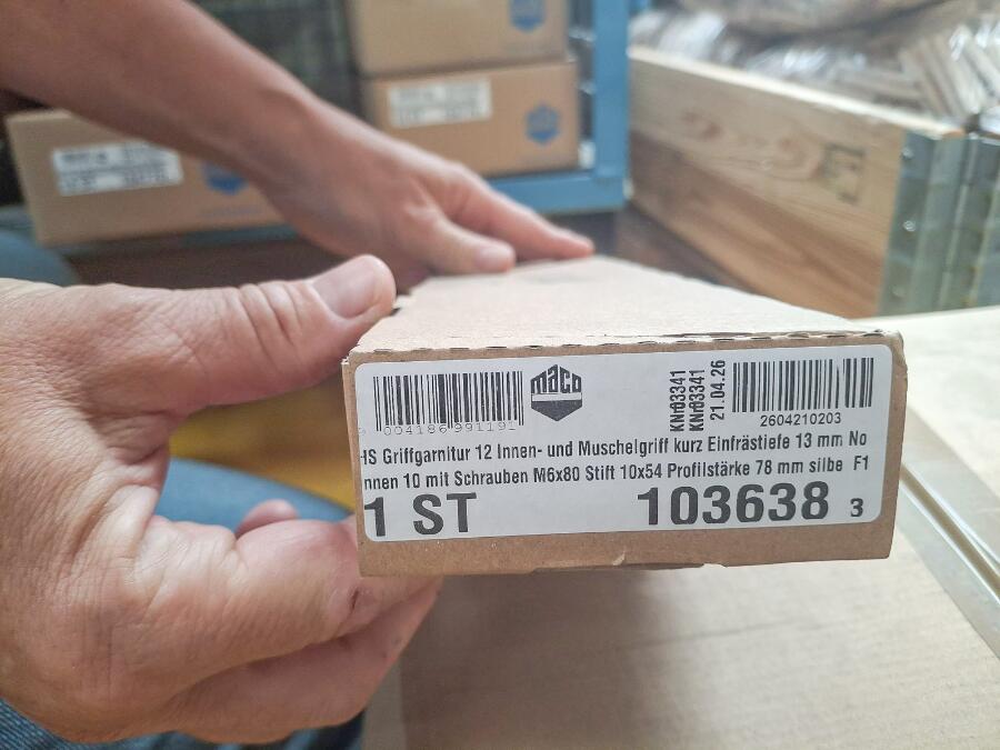5 Packungen Gewindeschrauben M6, je 80 mm